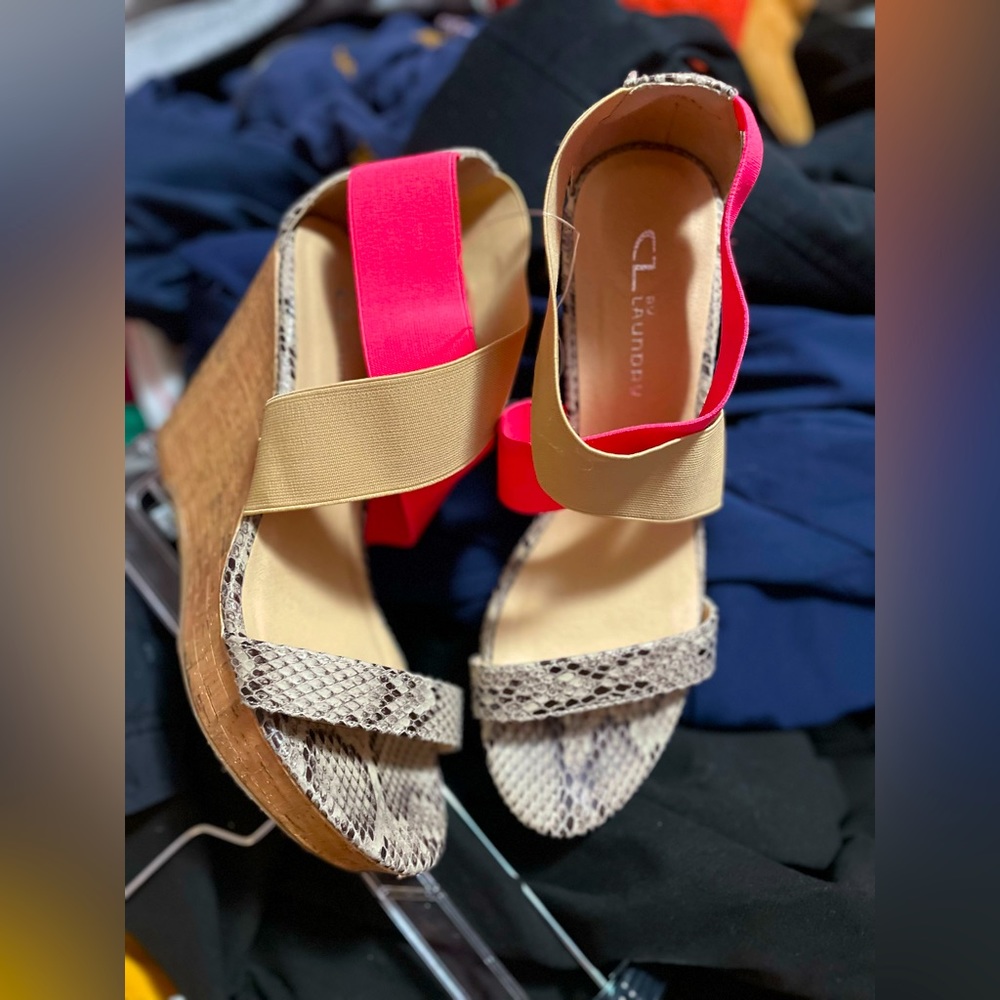 EUC Chinese Laundry Cork Wedges